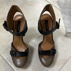 Ann Taylor Lilia Platform buckle Pump